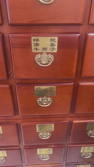 仁惠堂每日一药:蝉蜕
夏日常见蝉衣壳,竟是治病好药材!
嗓子哑、皮肤痒、风热感冒找上门?
蝉蜕疏散风热、止痒透疹有一手。
小小蝉蜕,藏着中医大智慧~