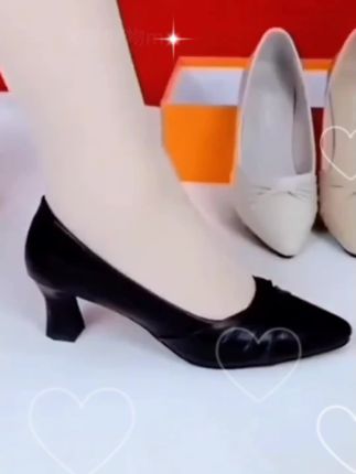 #创作灵感 #好鞋推荐 这款简约时尚的小单鞋搭配裙子裤子都好看显气质走路不累脚柔软舒适#鞋子#好穿又好搭 #好物推荐🔥