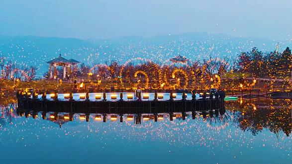 元宵节七彩盐湖打铁花表演#非遗文化