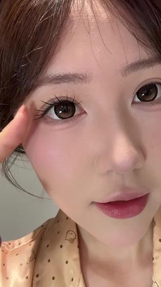 贴了上睫毛一定记得贴下睫毛 这样眼妆才会更完整#下睫毛 #假睫毛