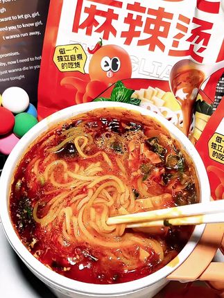 #张亮麻辣烫 想吃在家就能煮味道真不输店里的,晚上饿了馋了来一碗!黏糊糊的超过瘾!#麻辣烫#速食美食 #灵魂宵夜