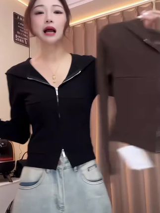 辣妹长袖上衣 春秋连帽短款设计感上衣女拉链甜辣显瘦长袖T恤开衫潮#百搭上衣 #辣妹穿搭 #显瘦穿搭 #长袖t恤 #早秋穿搭