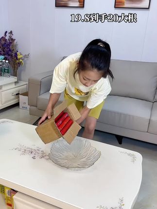 每次出门玩必须吃的淀粉肠,又回购了一箱让女儿吃个够,一家人都喜欢吃,外酥里嫩,酥脆鲜香,还是外面那味道,#太香了#好吃的停不下来#淀粉肠