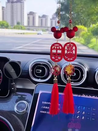 能治愈你的,从来都不是时间,而是心里的那股释怀和明白!#汽车好物#车载吊坠挂件#十二生肖挂件 #挂件装饰