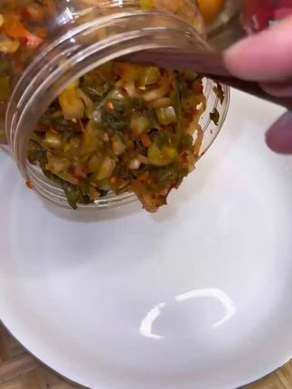 云南大理农家传统爽口水腌菜可以炒菜、炒肉、炒饭、煮鱼