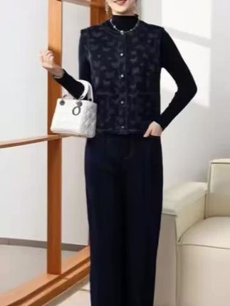 妈妈秋装牛仔套装中老年复古拼接上衣裤子时尚三件套马甲印花气质#妈妈装#牛仔套装#马甲套装#中老年女装#好物分享