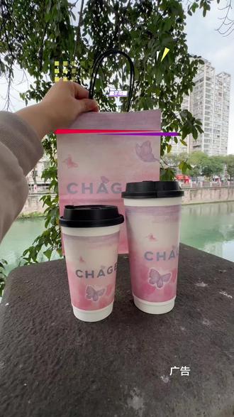 仙女们的晚间茶搭子来啦!霸王茶姬轻因系列新品「云游栖梦」,3月21日正式上线。轻咖啡因,低负担无顾虑,茉莉鲜爽,口感顺滑醇厚,回甘清甜持久。晚风轻拂,一杯在手,自在松弛,告别时间焦虑,享受惬意夜晚。#轻因·云栖梦 #轻因·花⽥乌⻰ #321开始想象 #霸王茶姬晚系列 #霸王茶姬四川