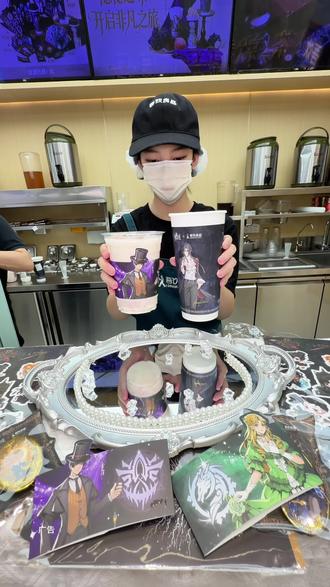 吾饮良品和诡秘之主联名啦!!周边真的好喜欢刚刚上线赶紧冲呀~#吾饮良品 #吾饮良品诡秘之主联名 #吾饮水果奶绿#这杯奶茶我喝定了#好喝推荐