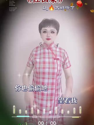 你也偷偷的望着我,绕过山趟过河,三天五天你装路过。你心里早有我,我要你现在就告诉我。