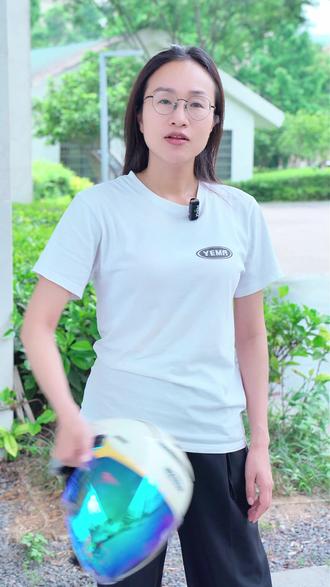 天窗系列半盔,男女通用款,让骑行更舒适 #头盔 #电动车头盔 #野马头盔 #天窗头盔 #双镜片头盔