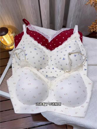 姐妹们内衣真的要勤换啊!蕉茂家这款舒芙蕾调整型内衣,提拉聚拢好看一步到位!上身软乎乎巨舒服,对胸型不满意、想穿出好看线条的姐妹,闭眼冲就对了!#贴身衣物 #内衣 #提拉内衣 #舒适文胸 #超便宜超划算