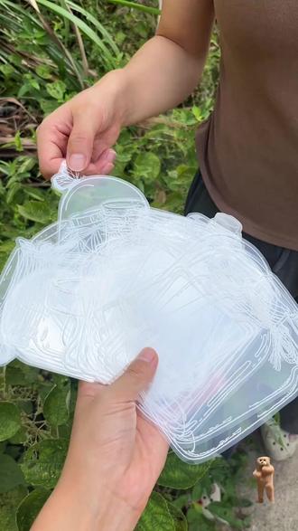 周末带着孩子去公园收集春天,亲手制作干花书签,送老师、送朋友,珍藏这份美好#亲子手工 #花瓣书签制作 #幼儿园手工