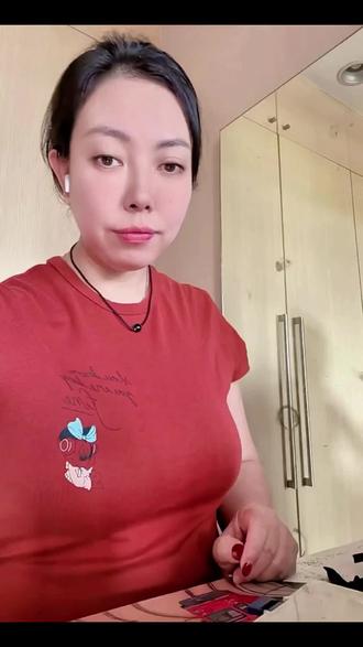 2026中考改革到底对孩子意味着什么?!
👩🏻作为一名陪读妈妈,不慌也不焦虑。
不管孩子在国内读书,还是像我家一样在海外留学,真正变的不是考试,而是方向。
以后不再是死记硬背、疯狂刷题,而是看孩子真正的能力、思维、素养。与其焦虑政策,不如静下心陪孩子成长。
国内初中生,打好基础,培养习惯。海外留学生,提前衔接,找准赛道。
🎯教育这条路,选对方向,比盲目努力更重要。
愿我们都不慌不忙,陪孩子稳稳向前。
#就想说点大实话 #中考改革 #中考 #留学生 #海外升学