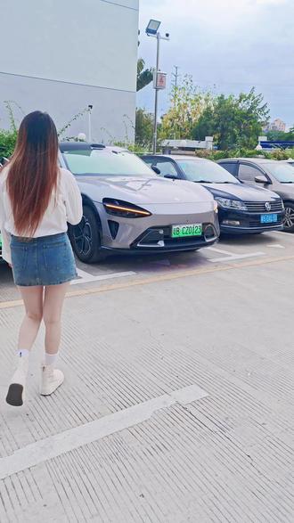 坏菜了小米YU7变老米了 坏菜了小米 YU7 变老米了,这么好的车咋不早点告诉我
也感受了一波 GT
#小米 #小米汽车 #小米yu7gt #小米SU7 #提车vlog