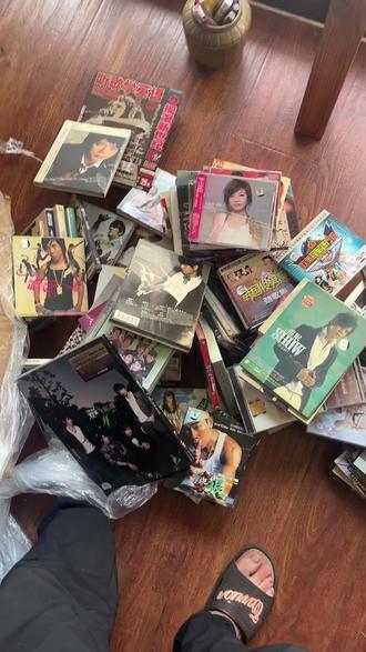 随机高价打包回来90后喜欢的一些正版CD,帮忙看看值不值?
#胡彦斌 #潘玮柏 #收藏CD