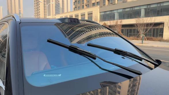 问界雨刮如果出现跳刮、异响、刮不干净的情况,说明是需要更换新的雨刮器了#问界#问界m9 #问界m8 #雨刮器 #雨刮器刮不到的地方