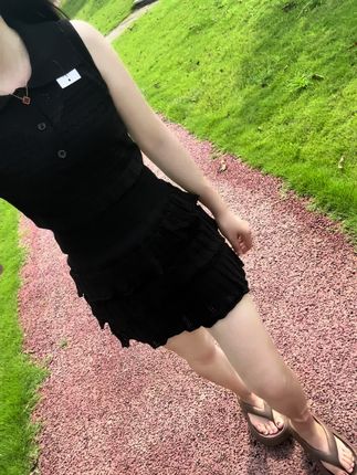 曾以为只要真心爱着,就能融入你的心里,怪我想的太过于天真,原来我只是你其中一个过客,从你的世界路过,所以人这一辈子千万别爱错人,只会给你带来无尽的折磨和痛苦”