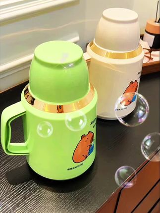 保温杯,你的私人温暖小站,随时补充能量! 一杯在手,温暖随行,保温杯陪你走天涯。 高颜值保温杯,让每一口水都充满温度感。#水杯 #家庭必备