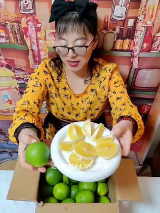 冰糖橙别看皮是绿皮,但是皮薄,果肉饱满,真的很甜#冰糖橙#云南哀牢山冰糖橙 #水果 #超便宜超划算 @DOU+小助手