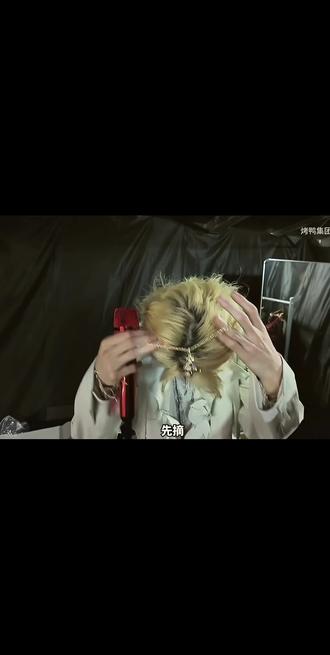 知道是岳哥送的礼物很开心的小李英超#灵超 木子洋是怕给弟弟准备惊喜 弟弟会开心坏吗😂(为了弟弟的命)#木子洋 #oner狂欢巡演日记 #oner狂欢巡回演唱会 #oner小日常