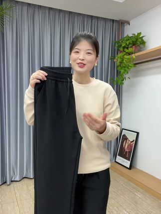 冬季新款加绒休闲裤,面料光滑不粘毛,上身保暖不臃肿,男女都可以穿#百搭显瘦 #新款 #休闲百搭 #冬季新款