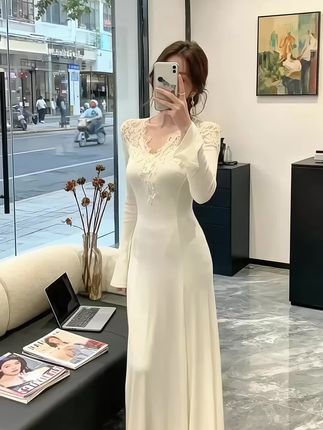 V领蕾丝纯欲打底连衣裙#气质穿搭 #纯欲天花板 #连衣裙 #打底裙 #外穿内搭都好看