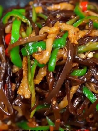 姐妹们这个木耳炒肉丝清爽脆口不油腻,还特别的下饭,我每次吃这个都要多吃三碗,家里老人小孩都喜欢#木耳炒肉丝 #下饭菜 #优质农产品 #木耳