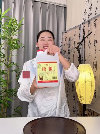 酒好不好喝不在包装上,这款酒可是纯粮食酒,配料表特别干净!有好几个度数,大哥们喜欢喝哪个度数就去拍哪个度数#好货推荐 #原创视频 #强烈推荐 #纯粮食酒 #良心推荐