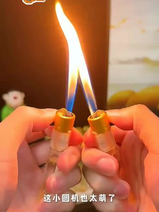 家人们瞧,这小圆机太萌!透明设计一眼心动,能反复充气,小巧便携,快戳链接入手!#网红打火机 #花式打火机 #打火机又火了 #高颜值打火机 #防风打火机