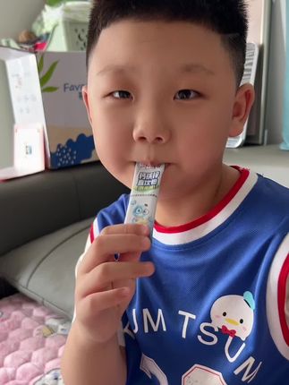 三只精灵钙铁锌直饮包 一次吃到三种营养, 液体好吸收,酸酸甜甜水果味,妈妈们快给家 里宝贝安排上吧!#钙铁锌直饮包 #钙铁锌# 钙铁锌营养包 #三只精灵钙铁锌直饮包