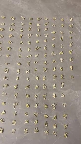 方便面原来还能这样玩,网友用碎面拼出“难念的经”!#趣味视频#脑洞大开#方便面#难念的经