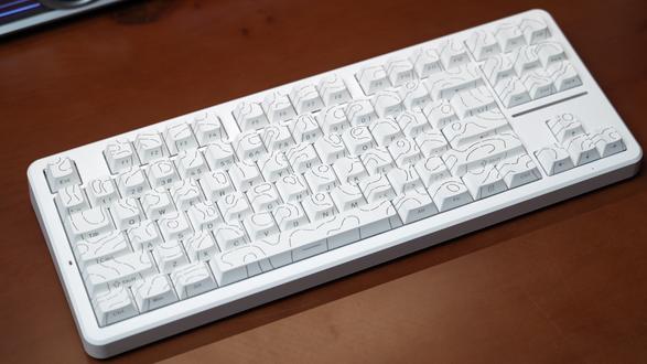 两百元价位标杆!前行者X87ultra 颜值手感续航全面升级 200价位也能买到颜值性能双双在线的键盘?这期咱们来看看前行者X87ultra
#前行者外设 #前行者 #键盘 #机械键盘 #外设