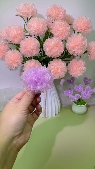 #diy手工礼物花束 #手工礼物小众高级 #高颜值手工礼物推荐 #康乃馨教程 #女神节礼物 做一朵盛开的花,送给最爱的人