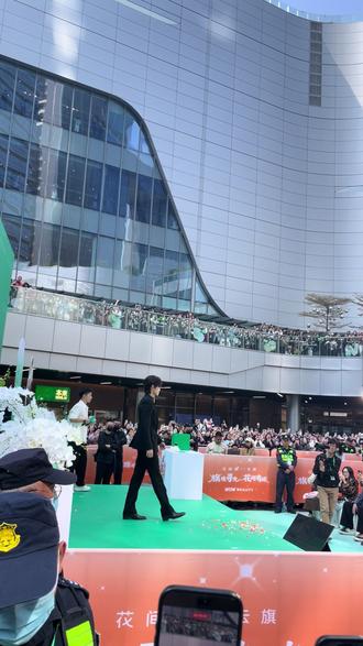 云旗走秀原视频。之前发的视频火了,发个原版视频供大家观赏他的大长腿和小脑袋。之前发得比较随意,可能后半部分体验不是很好。感谢所有喜欢云旗的朋友们。@云旗Yunqi (视频已设置允许下载)
#云旗 #云熠星河