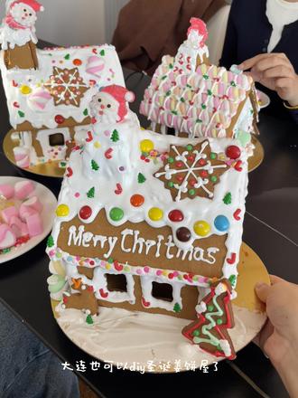 在大连跟闺蜜一起做的DIY圣诞姜饼屋!!好可爱啊….
#DIY #姜饼屋 #圣诞#大连美食