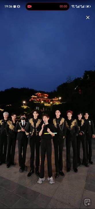 龙浩天男团 龙队带的第一支男团@龙浩天男团 鲸·渝101(备用号) 跳的第一支男团舞蹈,一起第一次带货,一起走过大江南北!一路走来真的不容易!你是从何时开始关注他们的?#龙浩天男团#龙浩天团队 #龙浩天户外直播