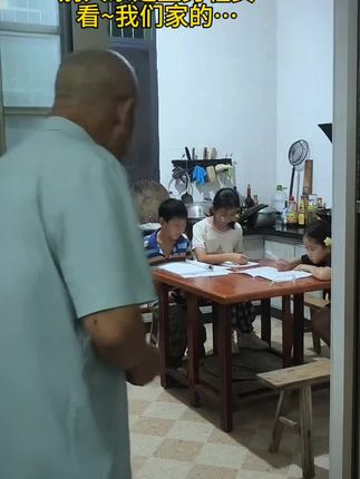 马上八月十五了,外公要给奖励了,有人欢喜有人愁…… #隔辈亲