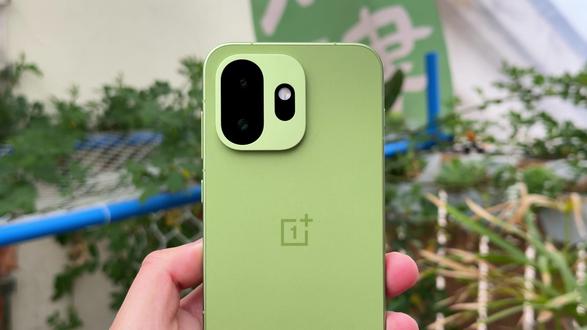 这小屏手机给我用爽了!一加 15T深度体验测评 #一加15T #小屏手机 #旗舰手机 #游戏手机 #数码科技