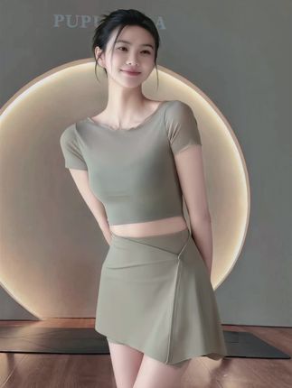 Ackdcs假两件瑜伽服短袖女春夏带胸垫运动T,恤普拉提训练健身套装#瑜伽服 #运动穿搭 #健身穿搭 #气质这一块拿捏死死的 #普拉提