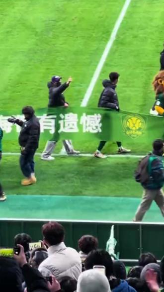 有情有义的球迷群体!国安球迷赛后改编歌曲送别即将离队的球员!#北京国安 #北京国安球迷 #张源 #球迷