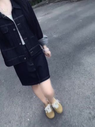 我可以穿正装,也可以穿潮牌,可以喝纯净水,也可以喝咖啡,可以很强势,也可以很温柔,凡事没绝对,取决于你是谁……#早秋穿搭