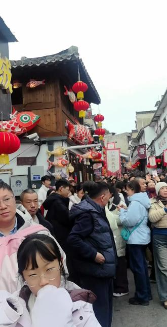 徽州古城一日游#古镇游玩 #人山人海太热闹了