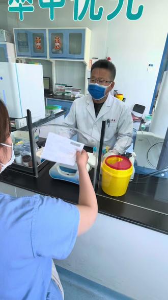 抽血而已,为啥要用一堆五颜六色的采血管? #热点小助手 #抽血搞笑文案 #采血管 #搞笑段子 #丰宁满族自治县医院