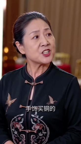 "今天这么重要的场合,怎么不叫你亲妈来?这么正经的日子不叫正妻,叫个妾来!”#那些年追过的剧 #精选内容