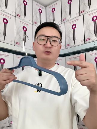 加宽无痕防滑晾衣架,加厚款更耐用,精品货#无痕防滑衣架 #无痕防滑晾衣架 #衣架 #无痕防滑衣架挂衣服防滑无痕