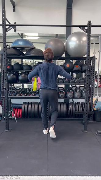 每天坚持悬挂一小会儿,将会收获意想不到的惊喜 #健身 #体态纠正 #健身干货 #吊单杠 #运动