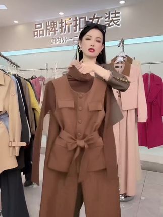 【纪朵研】8098# 三件套宽松显瘦遮肉时尚马甲外套阔腿裤套 【纪朵研】8098#三件套宽松显瘦遮肉时尚马甲外套阔腿裤套装女#品质女装 #穿出高级感 #时尚穿搭 #轻奢女装