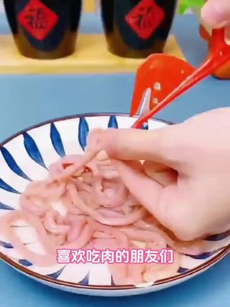 “这刨肚神器一用,处理鱼内脏再也不费劲了!弧形刀刃精准挖内脏,比用剪刀快 10 倍,之前剖鱼总弄破苦胆还伤手,现在连说‘这小东西把厨房杀鱼的麻烦事直接解决了’🐟 #居家厨房神器 #刨肚神器真香”