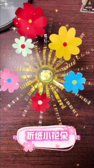 剪纸小花,春天来了,让我们做一些小花装饰我们的家吧,做法简单又好看,和爸爸妈妈一起做吧#手工 #幼儿园手工 #折纸 #亲子互动 #春天