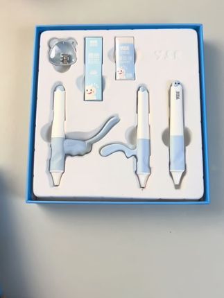 小朋友的第一支#铅笔,千万不能选错了,推荐YSR这款三阶铅笔,有三个可替换#握笔器,分阶矫正握笔姿势,一站式解决孩子握姿问题。一秒正姿,升级版的软胶 笔身和旋转卷笔刀都很值#矫资铅笔 #YSR铅笔